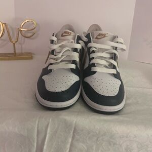 Nike kids dunk lows, size 4Y